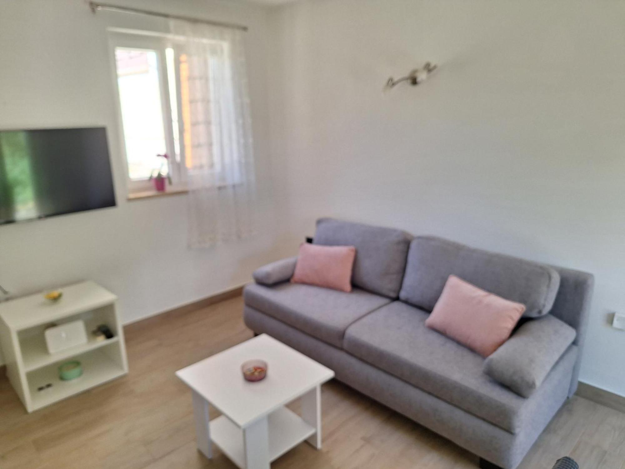Apartment Olga ロヴィニ エクステリア 写真
