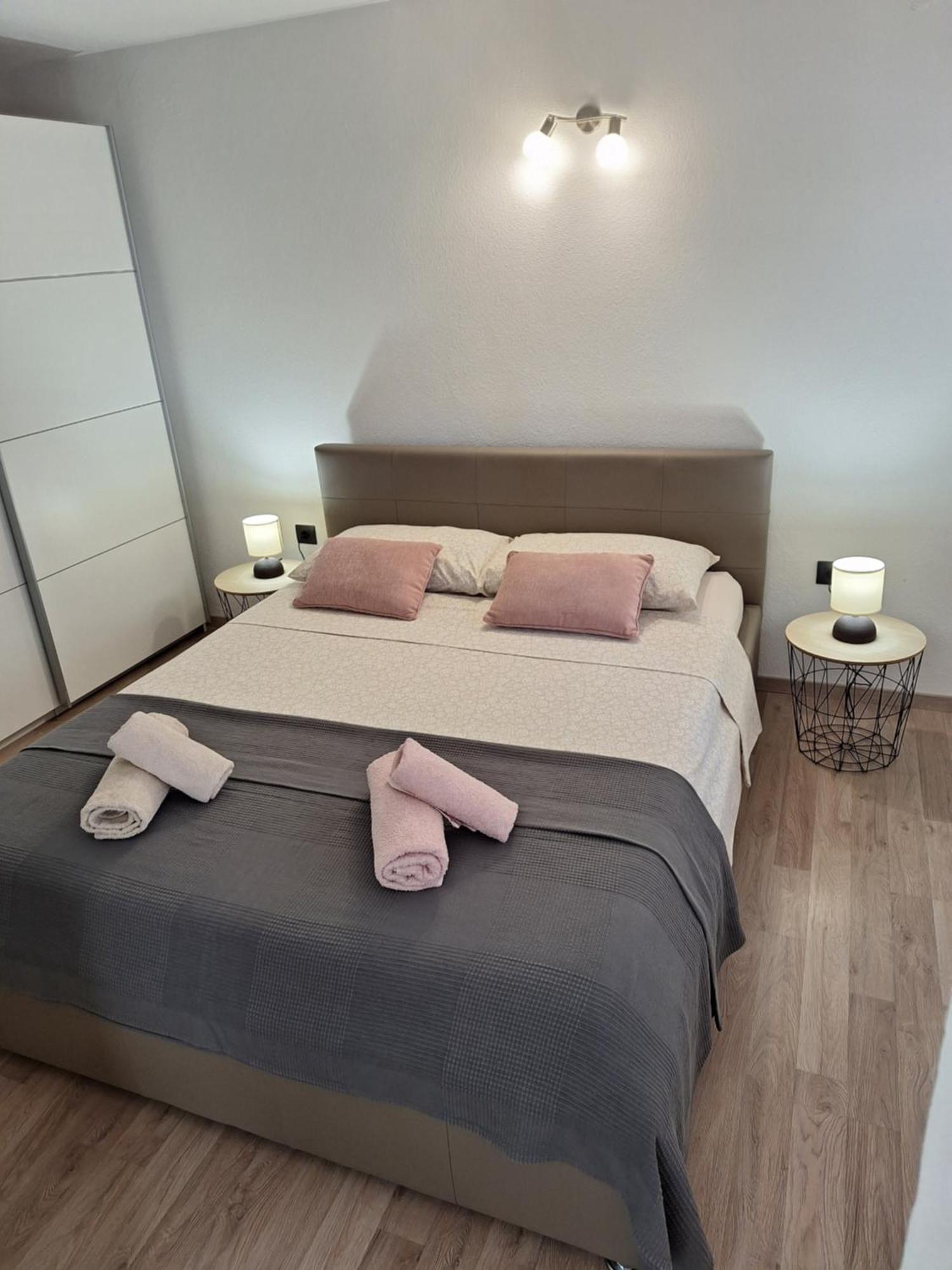 Apartment Olga ロヴィニ エクステリア 写真